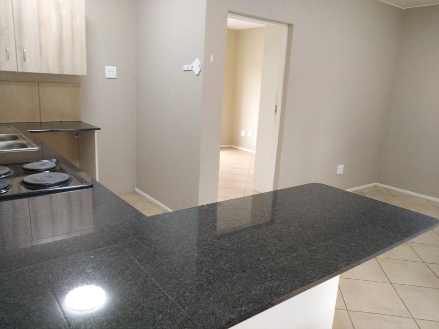 To Let  Bedroom Property for Rent in Van Der Hoff Park North West